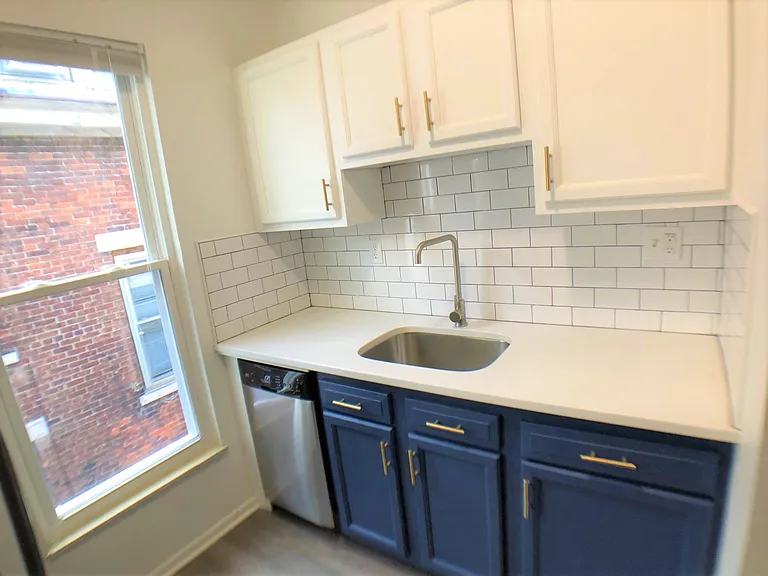 881 1/2 Oak St — Photo 13