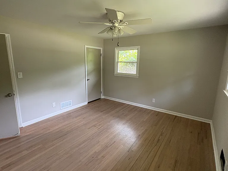 1262 Robert Ln — Photo 13