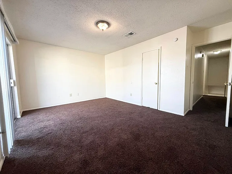 1620 Newport Pl #D — Photo 5