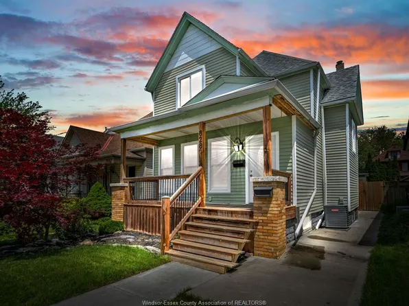 828 Lincoln Rd, Windsor, ON N8Y 2H1