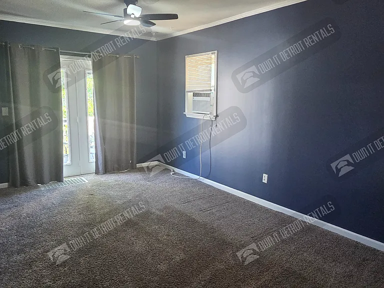 22889 Oakwood Ave — Photo 10
