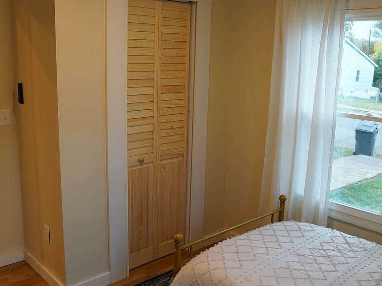2321 E Glenwood Ave — Photo 4