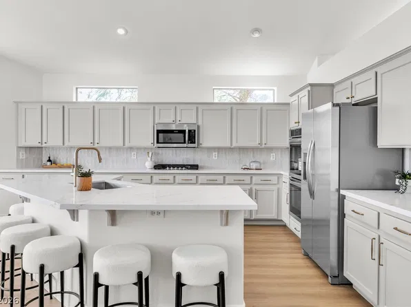 10332 Falls Church Ave, Las Vegas, NV 89144