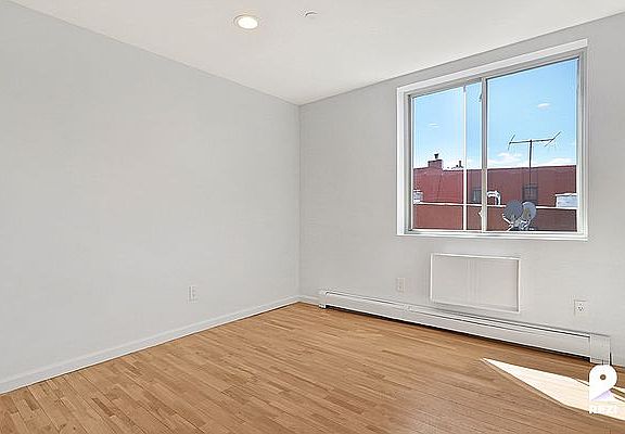 5th image of 385 Vernon Ave APT 4D