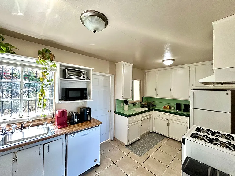 5440 McGann Dr — Photo 3