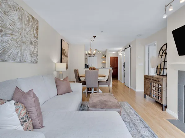 2525 W 4th Ave #304, Vancouver, BC V6K 1P5
