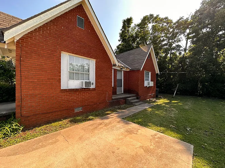503 N Baumann Ave — Photo 4