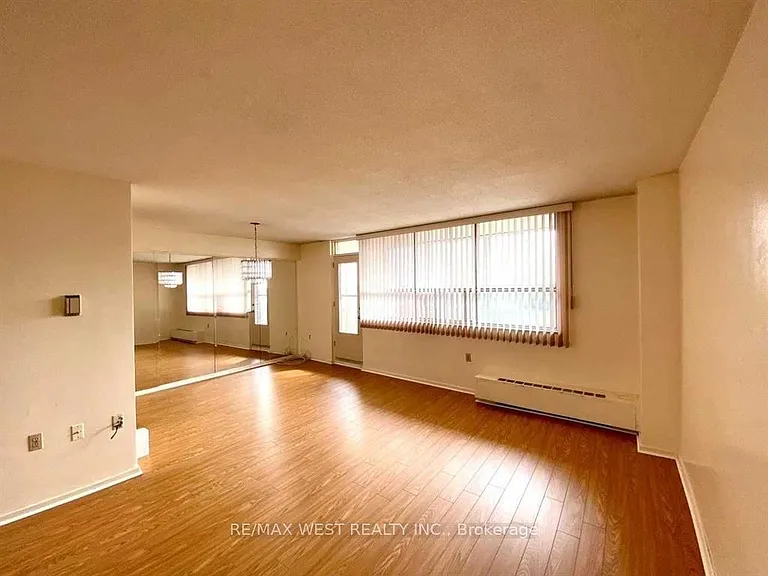 130 Neptune Dr #905 — Photo 6