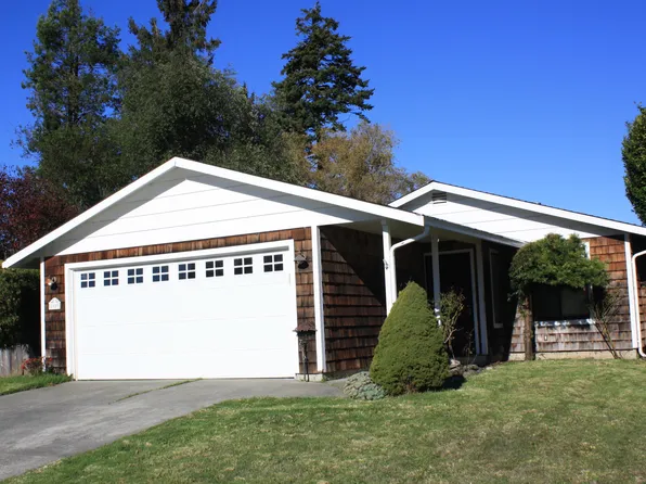 1959 Holly Dr, McKinleyville, CA 95519