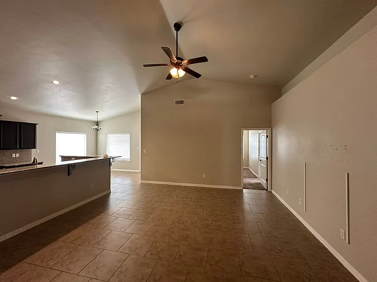 1815 Amber Dr — Photo 3