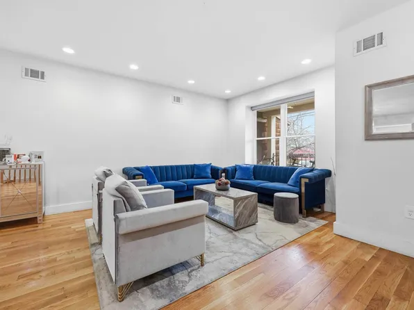 918 East 32nd Street image 3 of 24