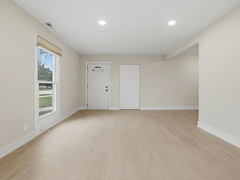 763 Wellington Ave #763 — Photo 7
