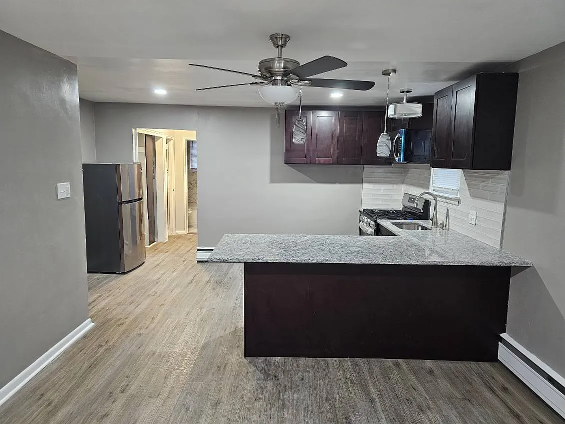 1 bed, 900 sqft, $1,350 — Photo 2