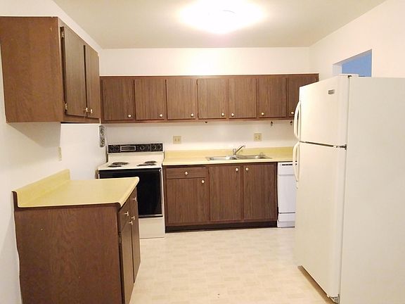 3rd image of 220 Williamsburg Dr APT 8