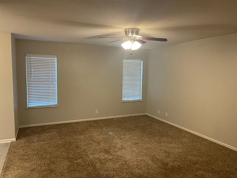 817 Spring Creek Dr — Photo 8