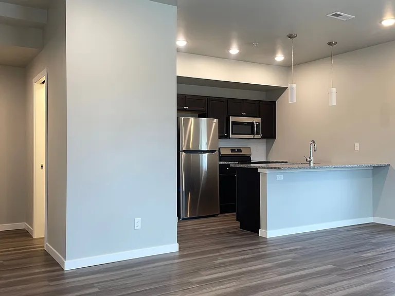 5115 N River Blvd NE — Photo 16