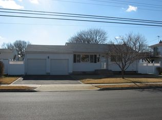 178 N Kings Ave, Massapequa, NY 11758
