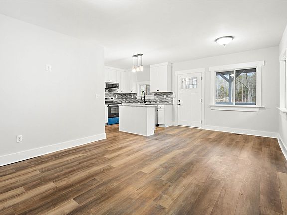 3rd image of 207 Zig Zag Rd