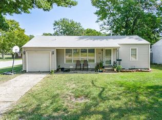 958 N Lakeview Dr, Derby, KS 67037