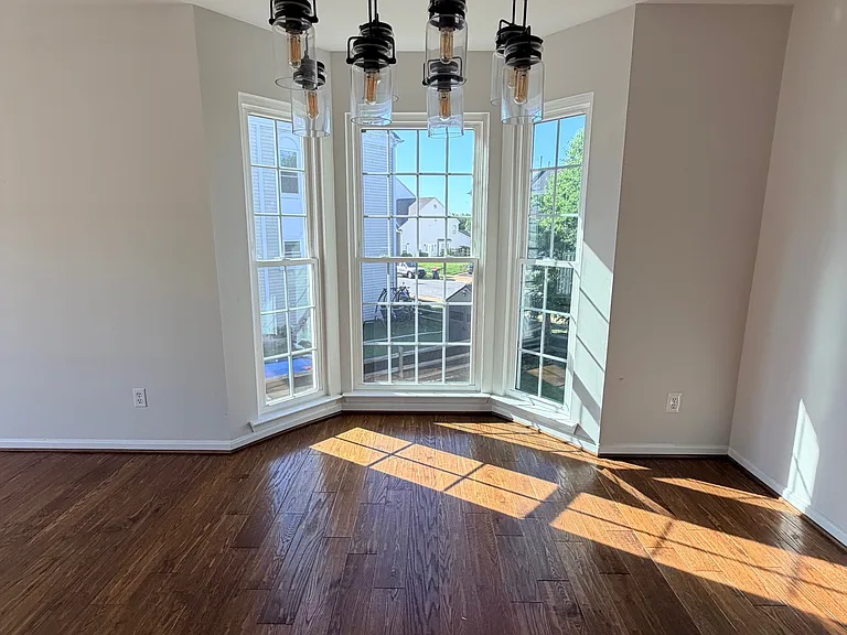 8 Crenshaw Ct — Photo 12