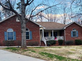 920 Hunting Ave, Lincolnton, NC 28092