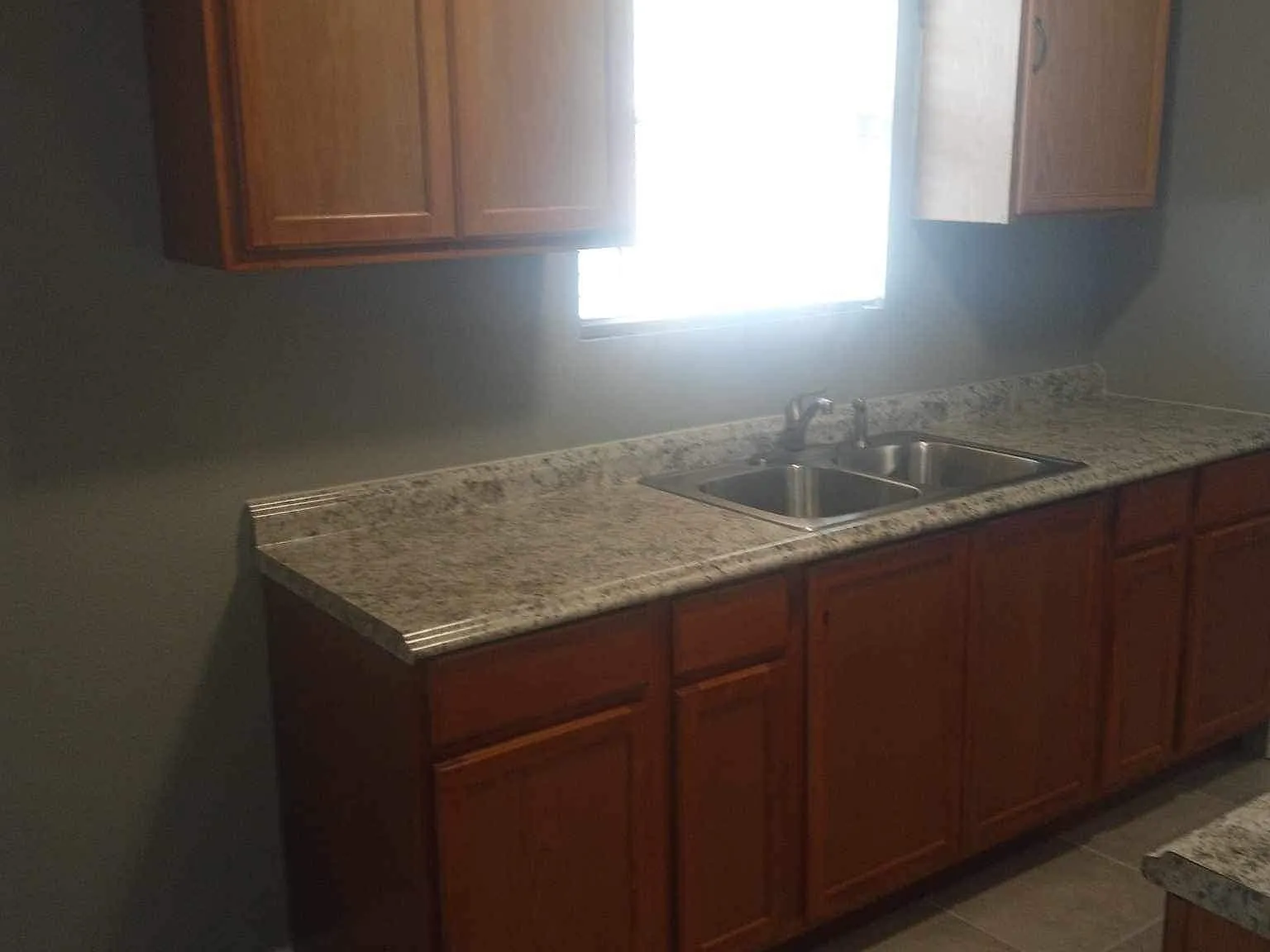 607 E Southcross Blvd — Photo 3
