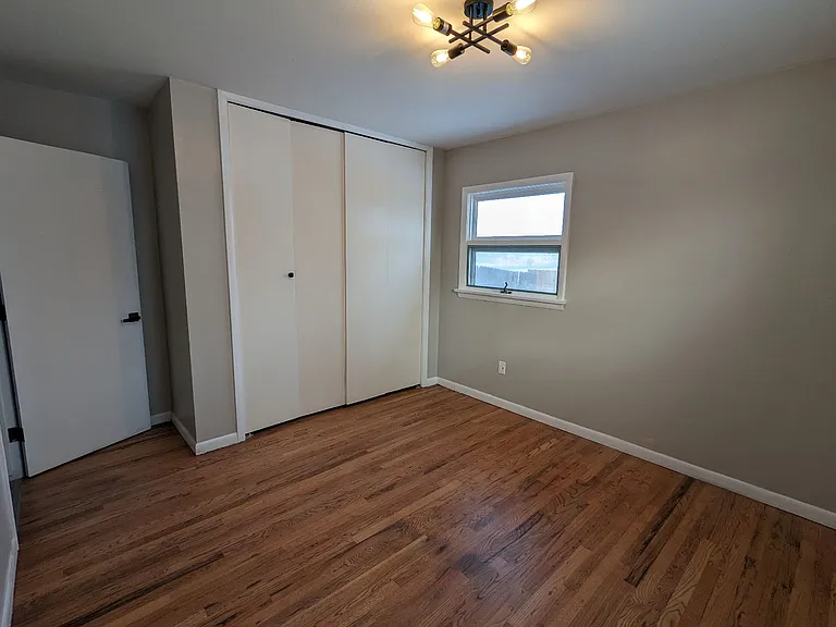 607 N Logan Ave — Photo 7