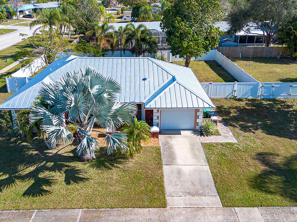 1st image of 397 NE Jonquil Street