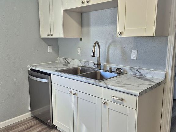 5th image of 1643 32nd St NE