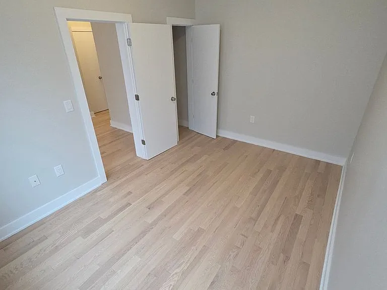 37 Hague St — Photo 5