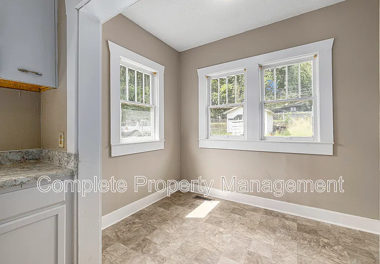 2528 25th St W — Photo 5