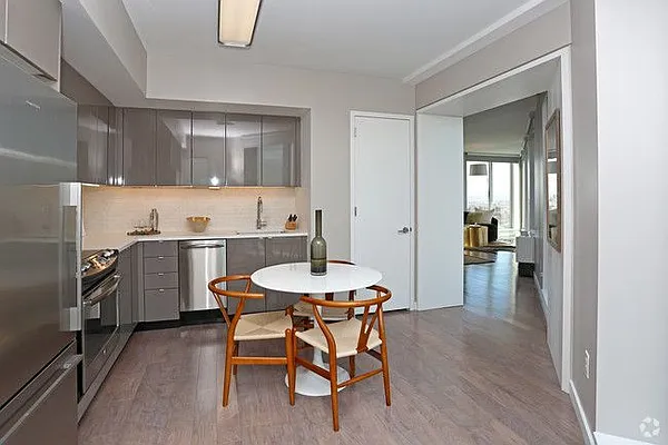 Rented by Greystar | media 8