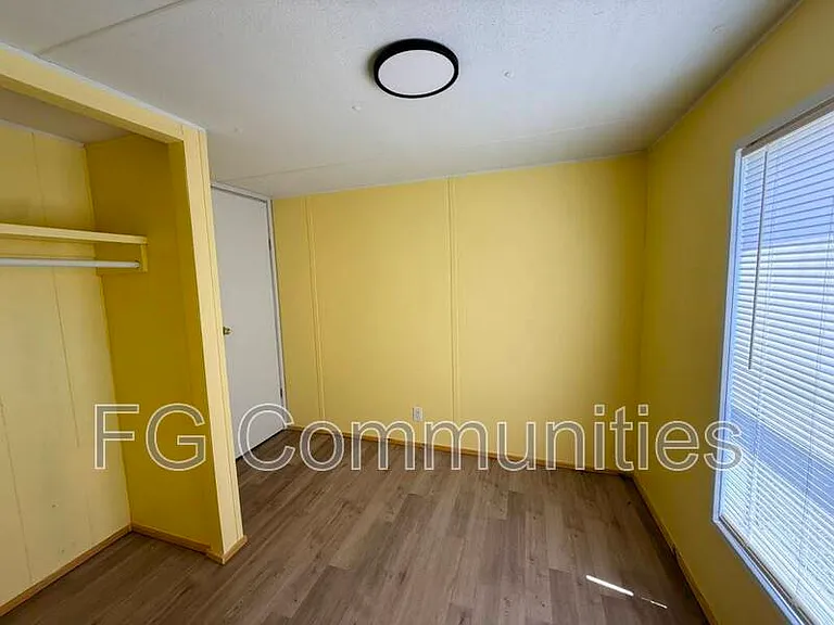 112 Laurin Dr — Photo 8