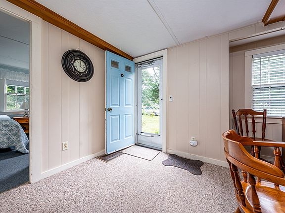 3rd image of 16 Lakeside Dr