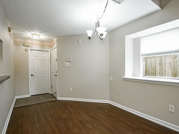 2nd image of 912 Old Metairie Pl
