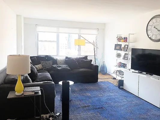 Rented by Buchbinder & Warren | media 17