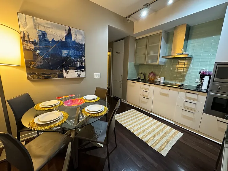 14 York St #6005B — Photo 2