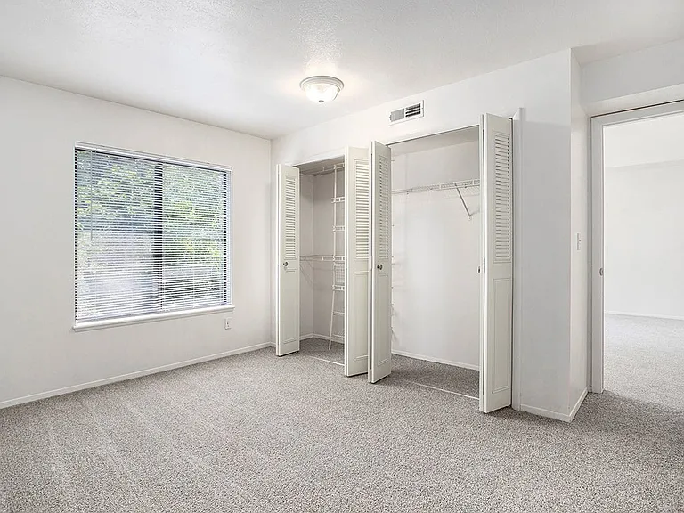 Pine Knoll Apartments — Photo 39