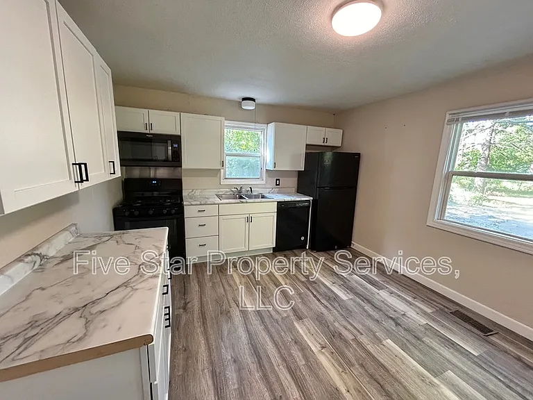 12 Douglas Ct — Photo 3