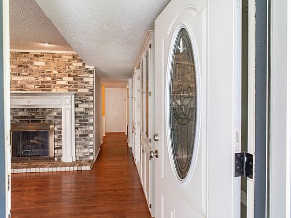 2nd image of 4733 Redwood Dr