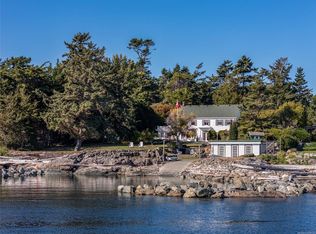 3045 McAnally Rd, Saanich, BC V8N 1T3