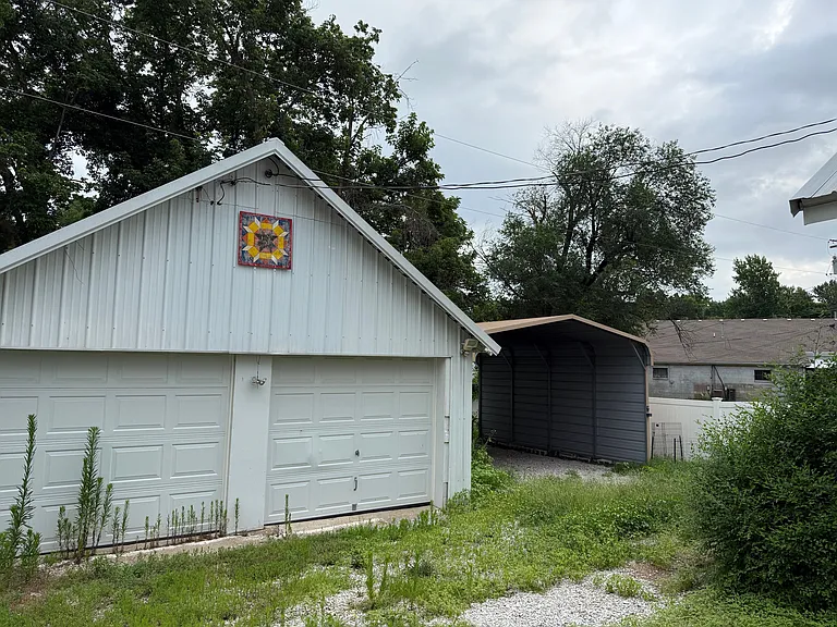 419 E Olive St — Photo 9