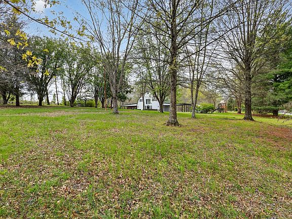 4th image of 1323 Mount Zion Rd