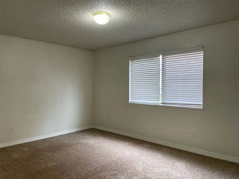 3219-21 Frontier St #23 — Photo 9