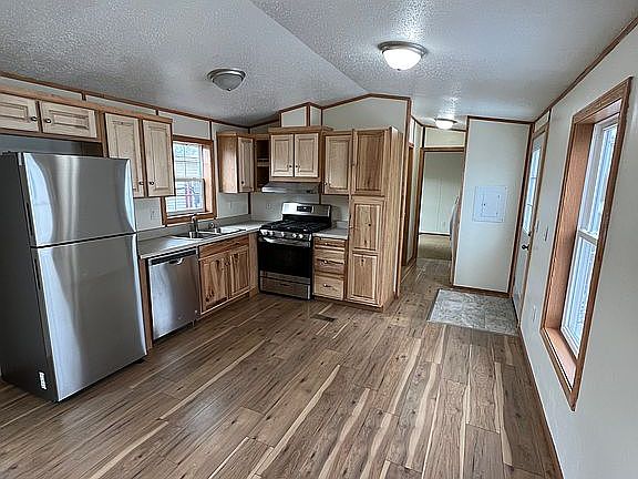 5th image of 157 Mansfield Ave #33