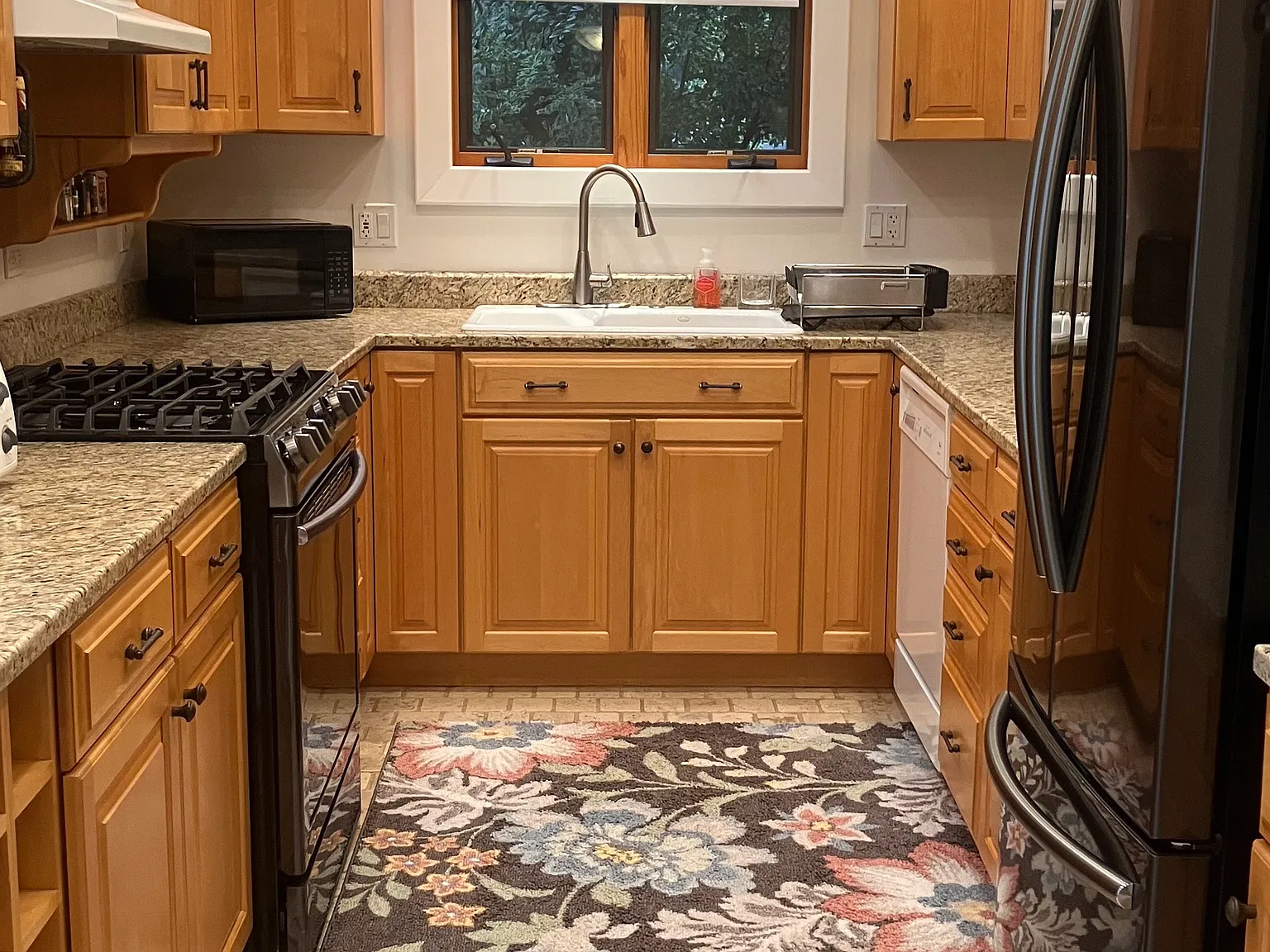 913 N Edgewood St — Photo 2