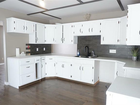 3rd image of 1014 Granville Ave
