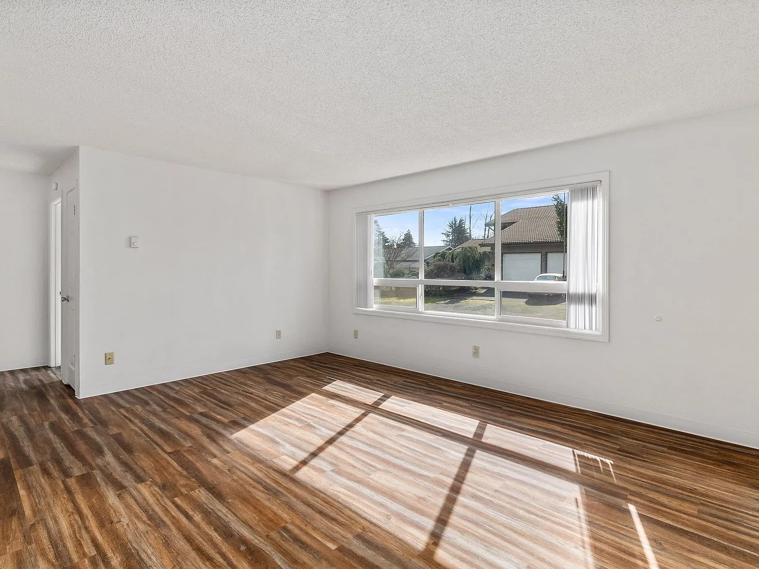 Lakeview Apartments Centralia, WA — Photo 4