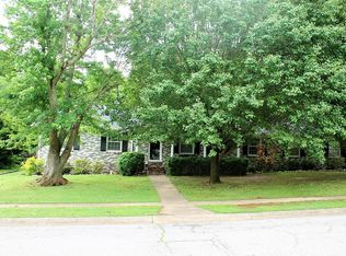 810 Springmont Dr, Hopkinsville, KY 42240