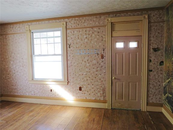4th image of 206 N Water St